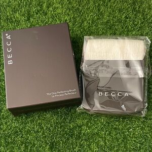 🆕 Becca The One Perfecting Brush